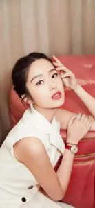 ​港风美女气质惹人爱：杨采钰高清气质图片合集
