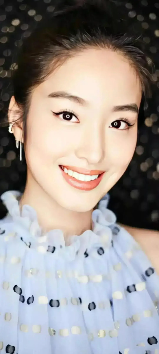 港风美女气质惹人爱：杨采钰高清气质图片合集