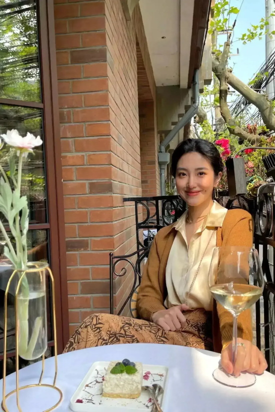 港风美女气质惹人爱：杨采钰高清气质图片合集