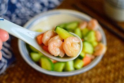 ​蔬菜炒虾仁 虾仁炒什么素菜好吃窍门