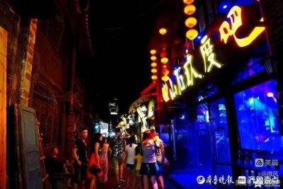 ​湘西的凤凰古城是怎样的 湖南凤凰古城英文