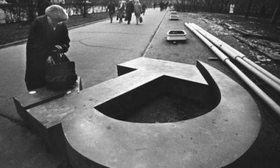 ​1991年,苏联解体,两极格局终结,世界呈现多极化 1991年苏联解体,其解体的原因包