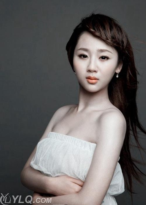 杨紫小时候凹凸点照 家有儿女杨紫疑似没穿内衣
