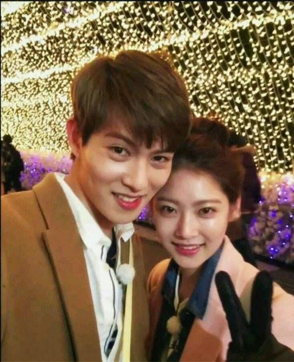 李宗泫郑俊英交易聊天记录不堪 李宗泫舌吻吃孔升妍豆腐私下关系