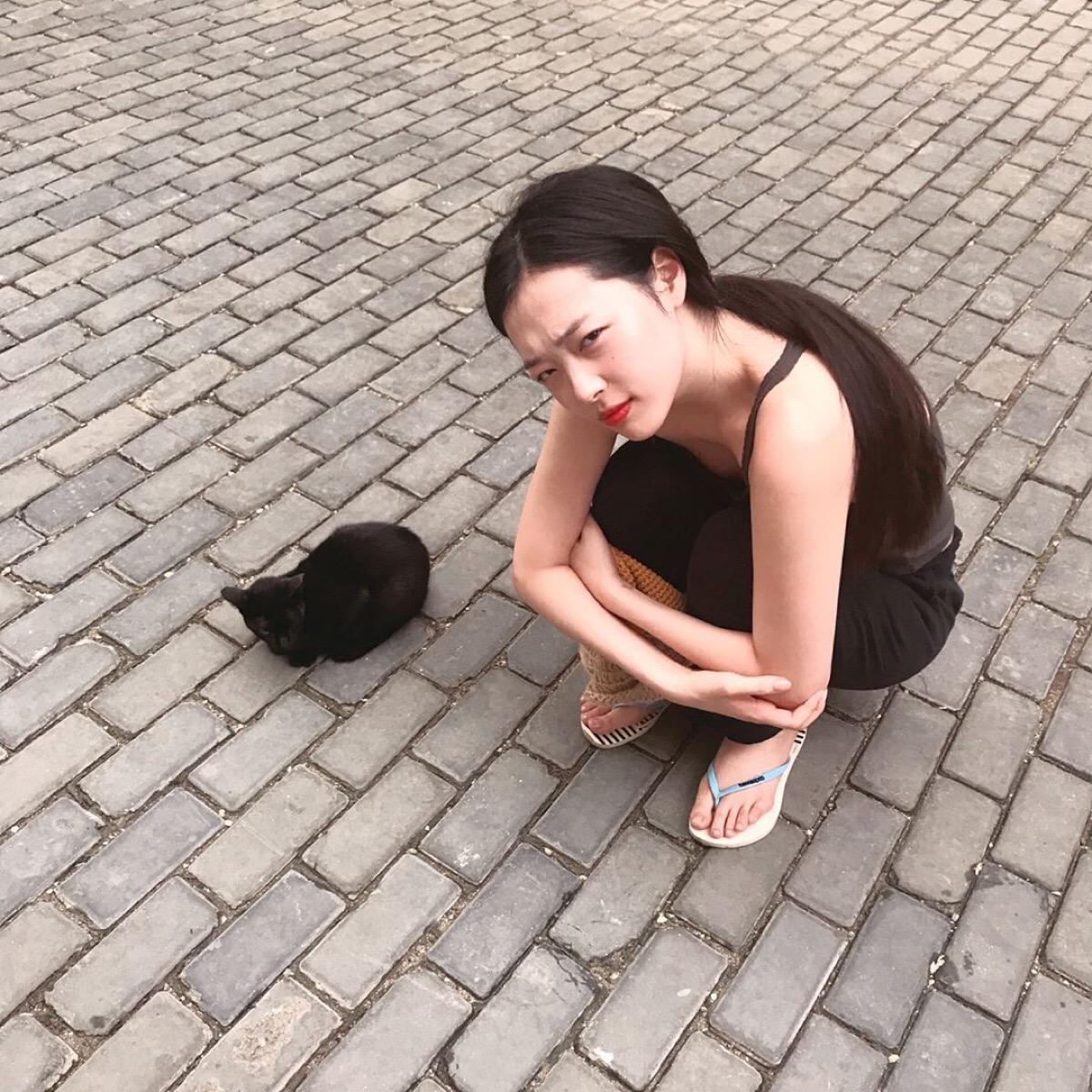 崔雪莉烤鳗鱼配音内容是什么 雪莉鳗鱼照片是在向大家求救吗