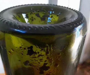 ​红酒时间长沉淀有渣子还能喝吗(红酒时间长了有沉淀还能喝吗)