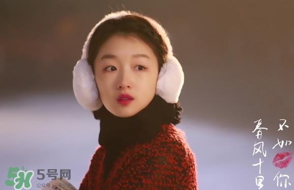 兰蔻菁纯唇膏小红色是什么颜色？兰蔻小红色好看吗
