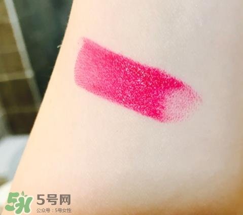 兰蔻菁纯唇膏小红色是什么颜色？兰蔻小红色好看吗