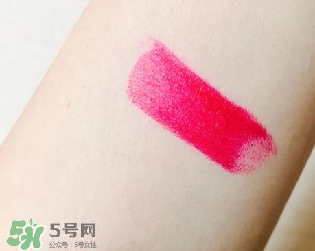兰蔻菁纯唇膏小红色是什么颜色？兰蔻小红色好看吗
