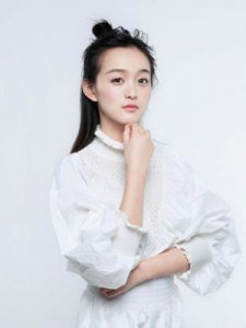 ​何泓姗个人资料