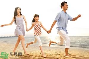 第一次来月经能游泳吗？经期不适怎么缓解？