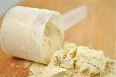 ​蛋白粉健身前喝还是健身后喝 蛋白粉什么时间喝效果最好