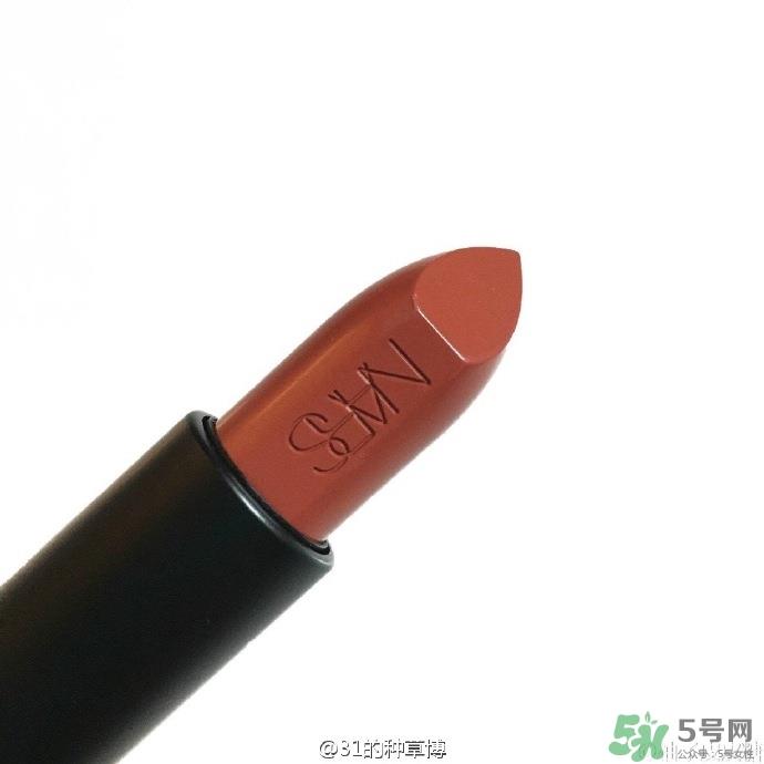 脏橘色什么颜色 脏橘色口红试色