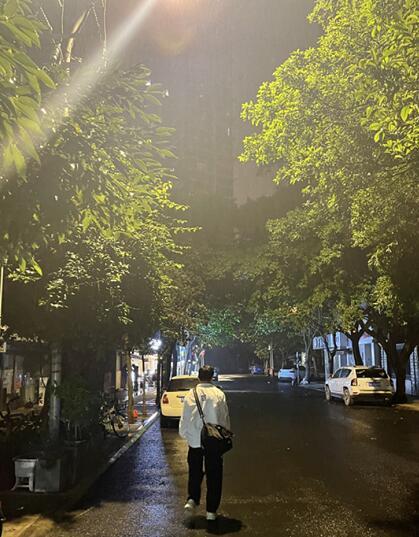 屌丝还分三六九等，像我这种人，简直不入流g