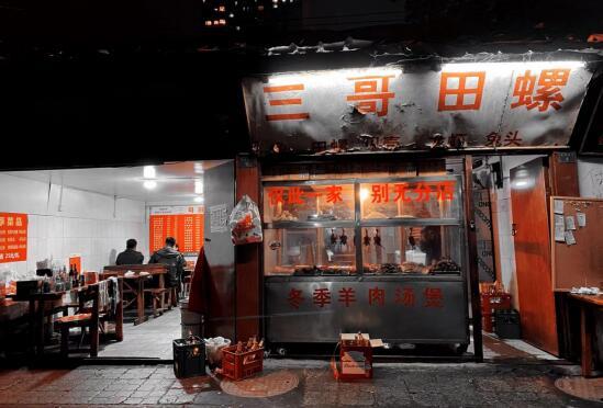 深夜的九眼桥，没有行情，只有零分的纯爱战士