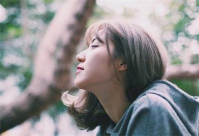 ​女生回消息总是很慢，该如何让她秒回？
