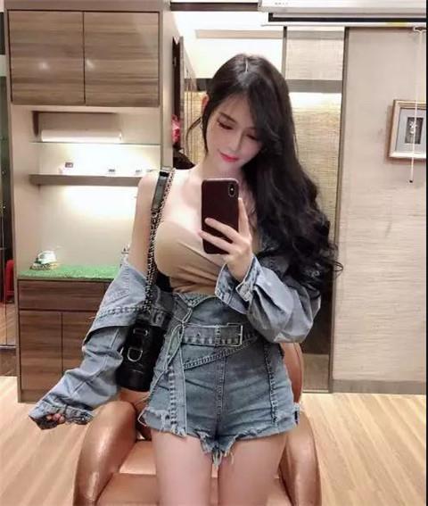 怎么聊天让男生越来越喜欢你，怎么聊天才能让男生喜欢你