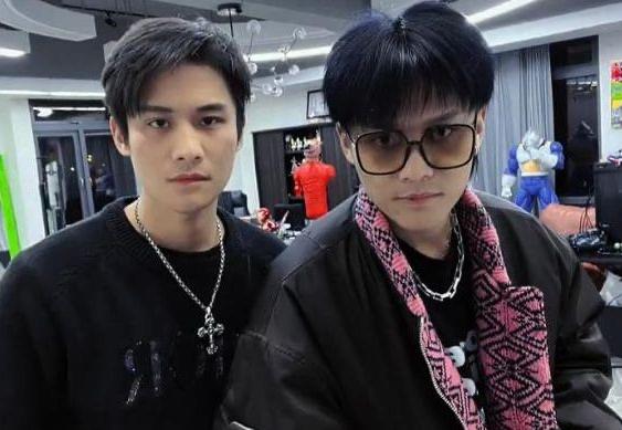 娱乐疯狂小杨哥是哪里人一年收入 小杨哥总资产多少亿  1