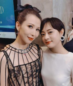 ​蔡少芬晒与孙俪合照 两人头挨头感情超好
