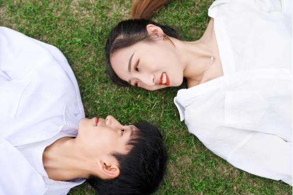 如何快速吸引妹子的注意力并成功约会