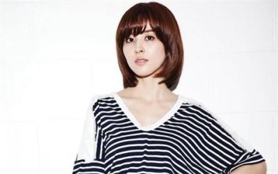 ​和刚加微信的女生怎么聊天，才能打开她的话匣子？
