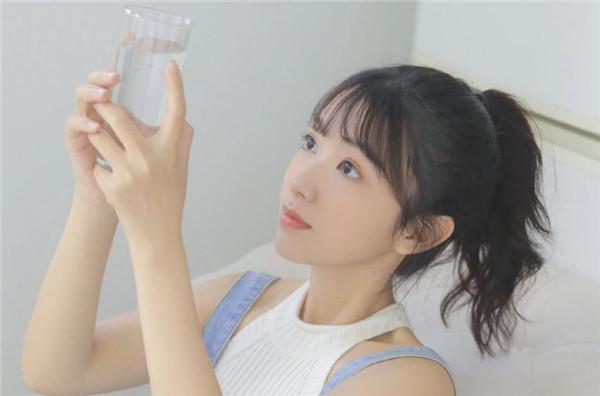 夸女生的彩虹屁文案2