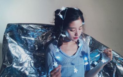 ​内向的男生怎么追外向的女生？