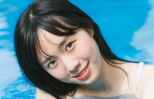 内向的女生喜欢你的表现