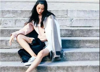 ​发现女朋友和别人暧昧怎么办？要不要原谅