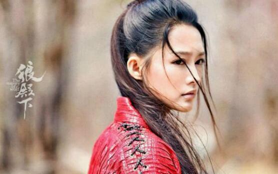 李沁素颜现身北京机场被围观 四招告别敏感肌 网友：本人好看极了