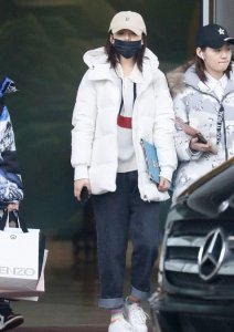 ​杨超越素颜照曝光, 真素颜被调侃“伪素颜”, 网友: 这就是实力