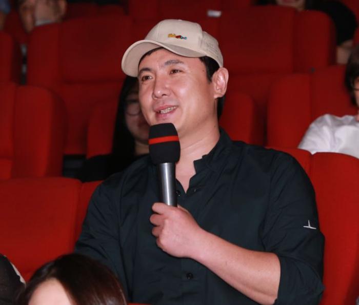 沈腾微博“求助”网友接机，网友回应惊喜，难道沈腾不要面子吗？