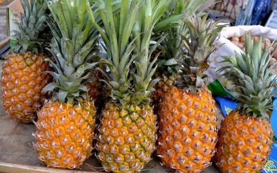 ​菠萝削皮后直接泡水？大错特错，水果商不外传的方法，香甜不扎嘴