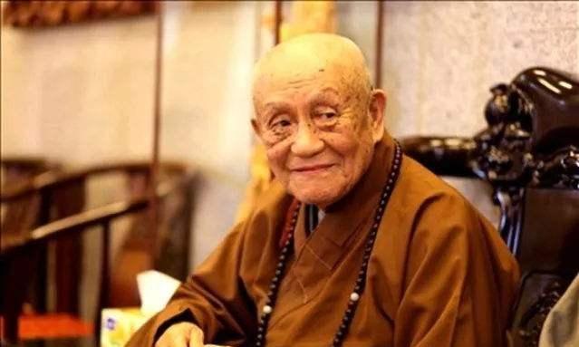 佛教：102岁高僧告诉你，最方便的一种布施方法，人人都能做