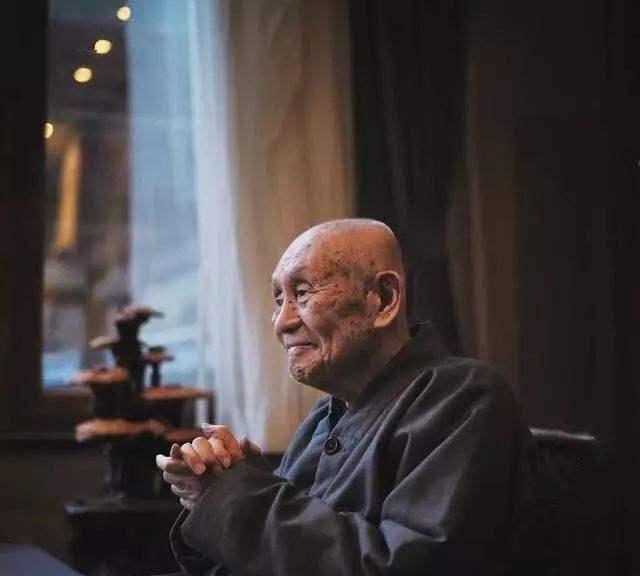 佛教：102岁高僧告诉你，最方便的一种布施方法，人人都能做