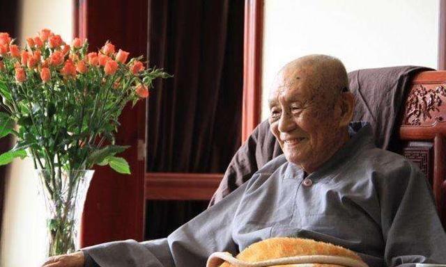佛教：102岁高僧告诉你，最方便的一种布施方法，人人都能做