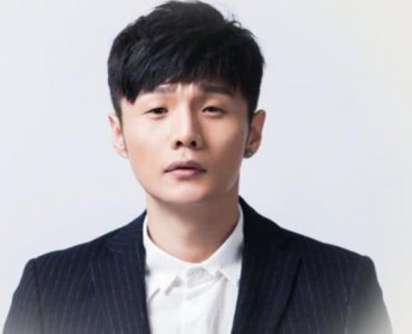 ​李荣浩与粉丝讨价还价，成了明星界的泥石流，只因直播时手机欠费