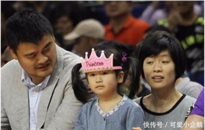 ​姚明女儿身高失控, 已达姚明胸部, 网友: 找男朋友难啊