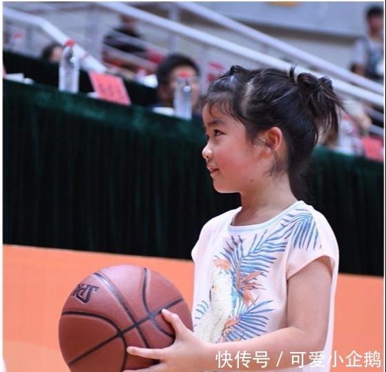 姚明女儿身高失控, 已达姚明胸部, 网友: 找男朋友难啊