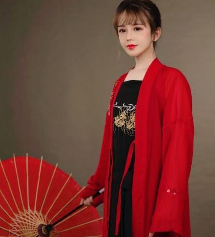 女装大佬轩墨宝宝脱单，找的是男朋友还是女朋友，网友：又被绿了
