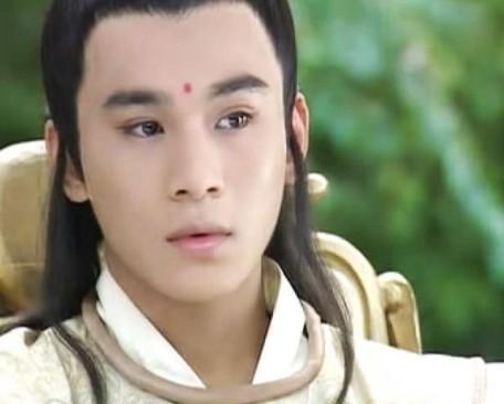 乔振宇和老婆李倩一近照，网友：难怪至今也不愿意公开她