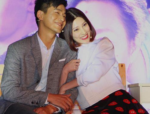 乔振宇和老婆李倩一近照，网友：难怪至今也不愿意公开她