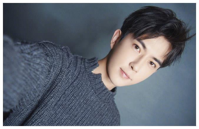 华晨宇晒快男合照：花花最火，于朦胧成演员，其他人已变路人