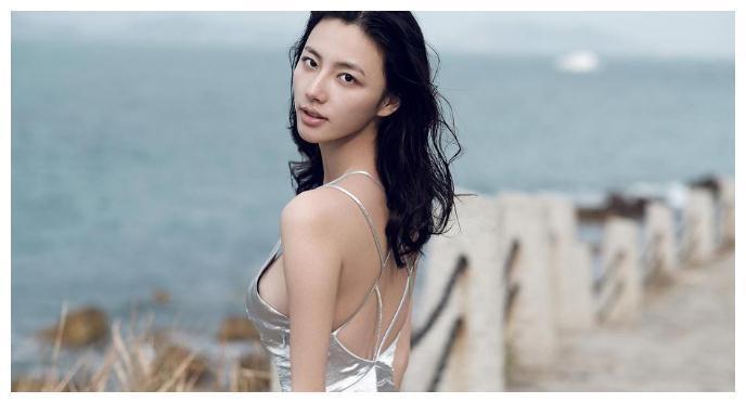 有种“透视装”叫陈雅婷，薄薄一层难掩性感，怪不得能把王思聪拿