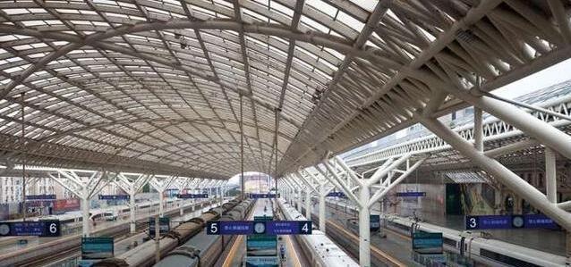 这条高铁明年建成, 山东这座城市有福了!