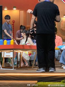 ​郑爽马天宇魏大勋疑似一起录制一档新节目《》爽妹子男朋友张恒全程陪