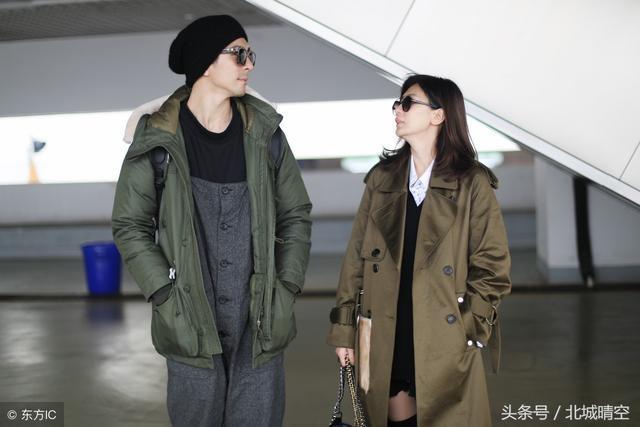 贾静雯与修杰楷现身机场，宛如20岁少女，这就是嫁给爱情的样子