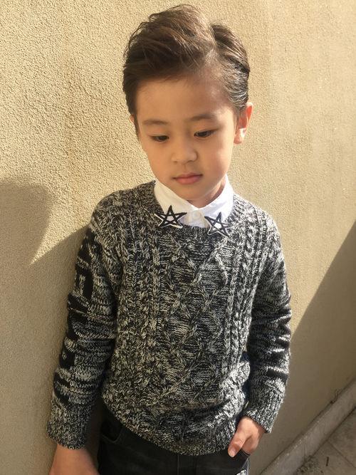 48岁蔡国庆全家近照，妻子身材高挑气质优雅，儿子长相帅气