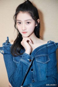 ​关晓彤身材到底是有多辣眼？几张图片让你了解，网友：鹿晗有福了