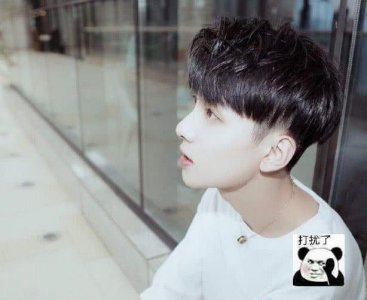 ​王乐乐越来越帅了，深夜晒完美侧颜照，这次全是好评？